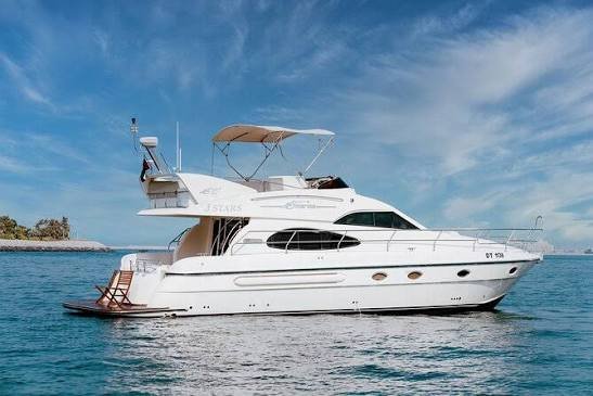 Private Luxury Yacht Cruise in Dubai Marina (1 Hour) with Transfers photo 5