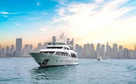 Private Luxury Yacht Cruise in Dubai Marina (1 Hour) with Transfers photo 1
